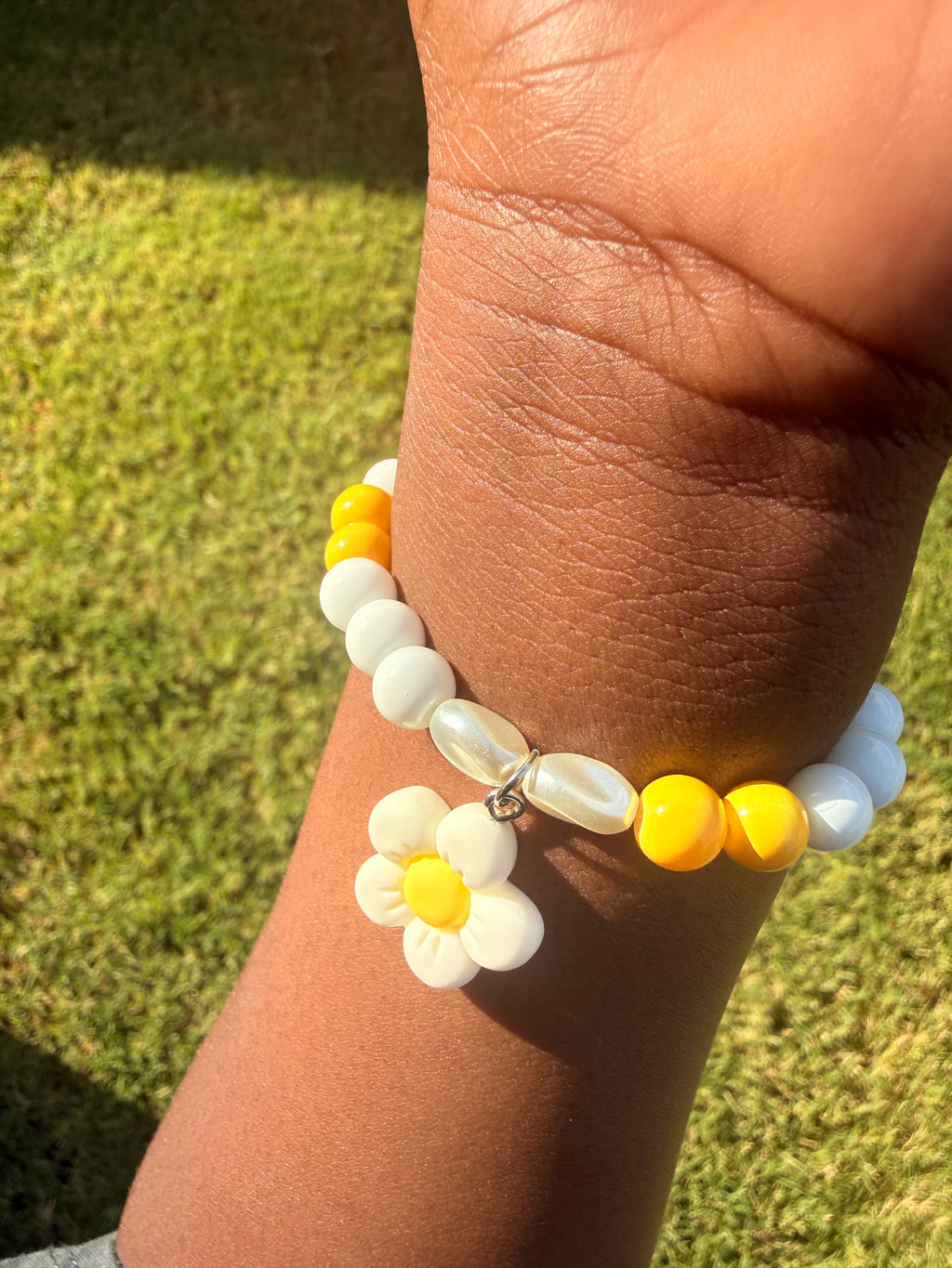 Yellow & White Beaded Daisy Bracelet