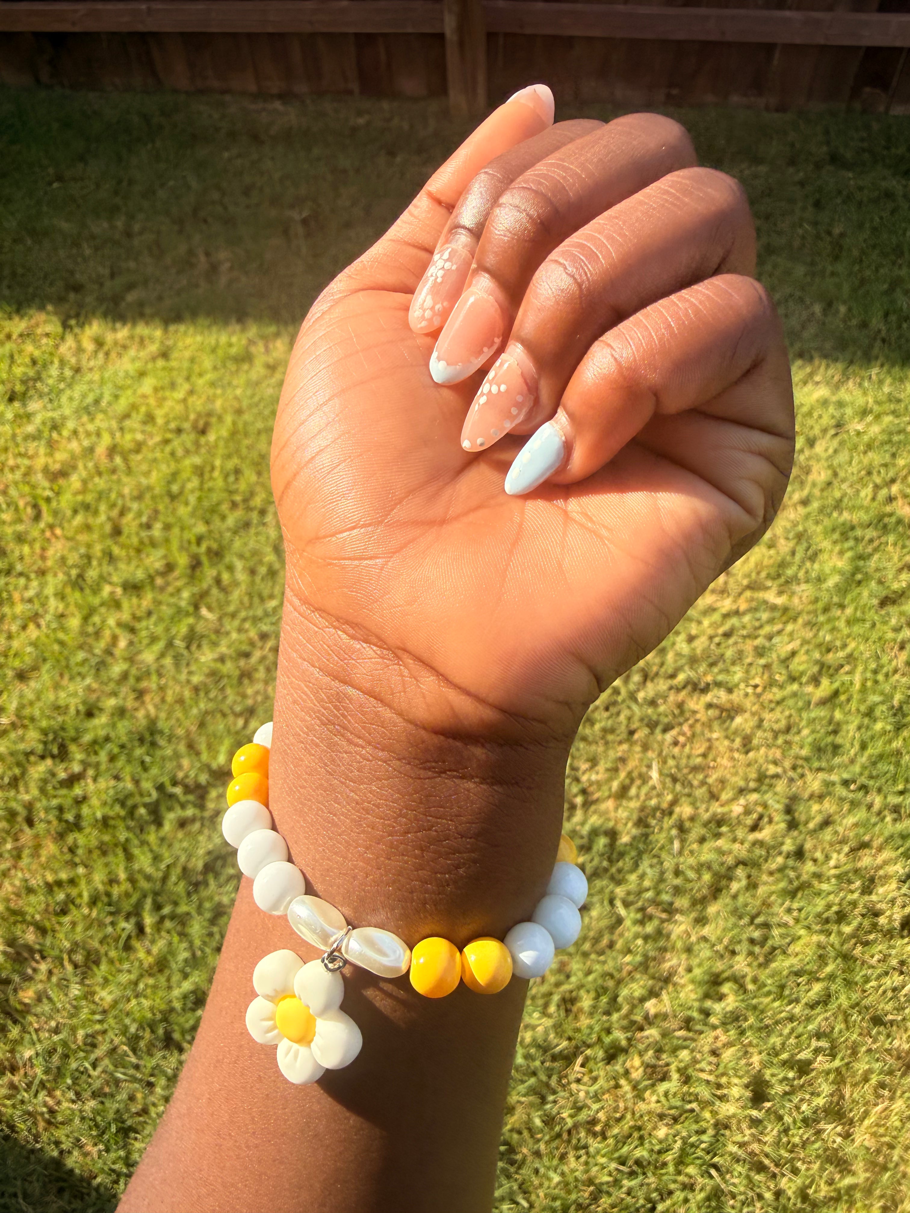 Yellow & White Beaded Daisy Bracelet