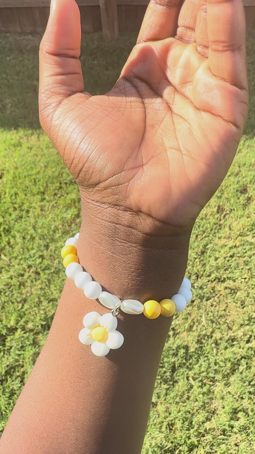 Yellow & White Beaded Daisy Bracelet